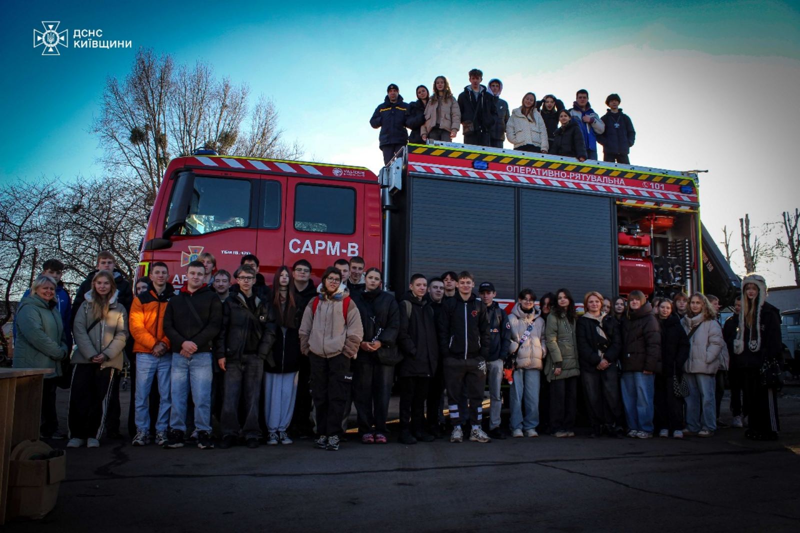 Юні науковці Київщини пізнавали ази безпеки разом із рятувальниками ДСНС!